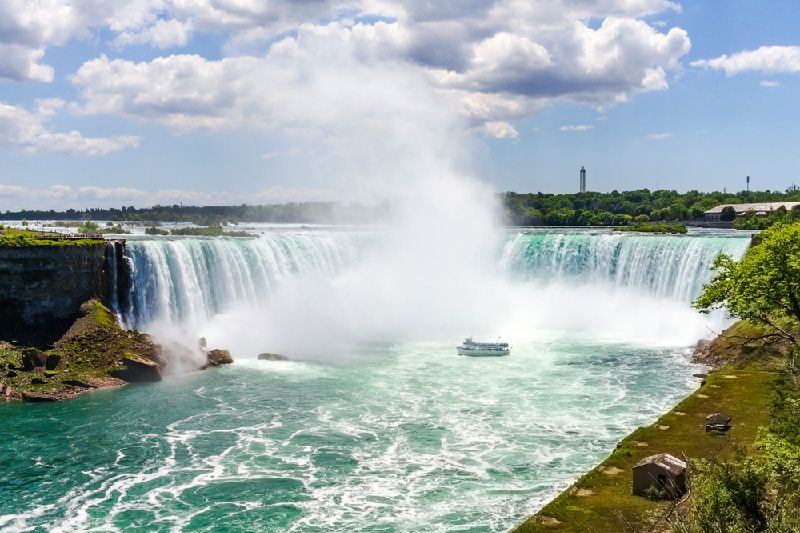 6-Day Classic East Canada Tour with Indian Dinner and Hindi Guide: Toronto, Niagara Falls, Ottawa, Montreal and Quebec 