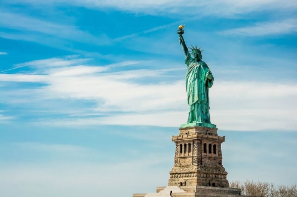 7-Day Gala East Coast Tour with Indian Dinner and Hindi Guide: New York, Philadelphia, Washington DC and Niagara Falls 