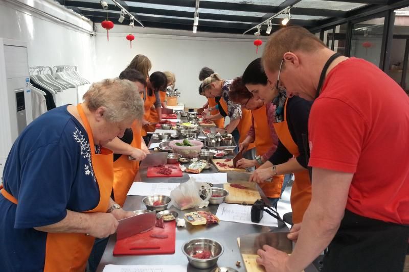 A Touch of Life in Shanghai Tour: Wet Market Tour and Chinese Cooking Course (Private)