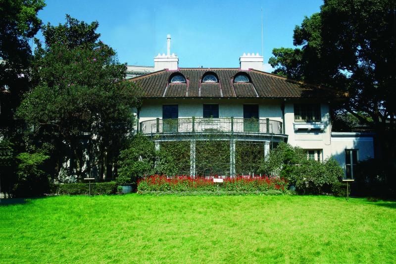 Explore the Former Residences of Celebrities Half Day Tour: Chinese Politicians (Private)