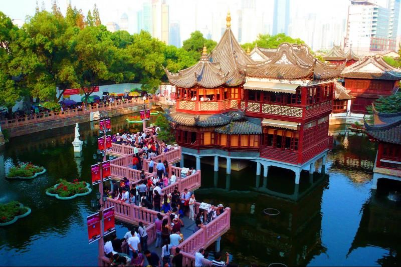 Shanghai Half Day Tour: Yu Yuan Gardens and Bund Waterway (Private)